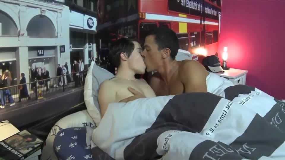 Amore tra ragazzi gay porno video