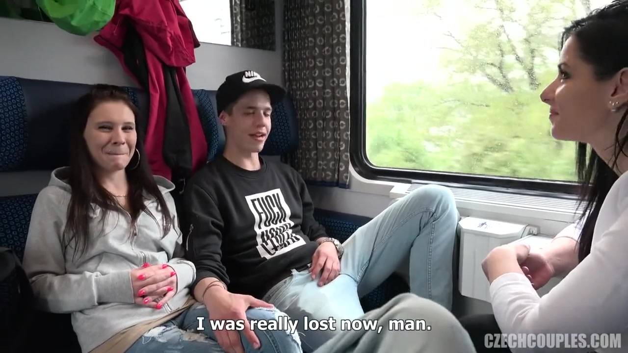 Questa coppia accetta di scopare in treno foto foto